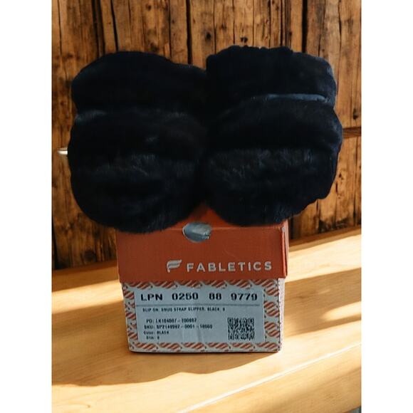NIB - Fabletics Women's Black Furry Snug Strap Slipper Slide-on Size: 6 - Picture 4 of 6